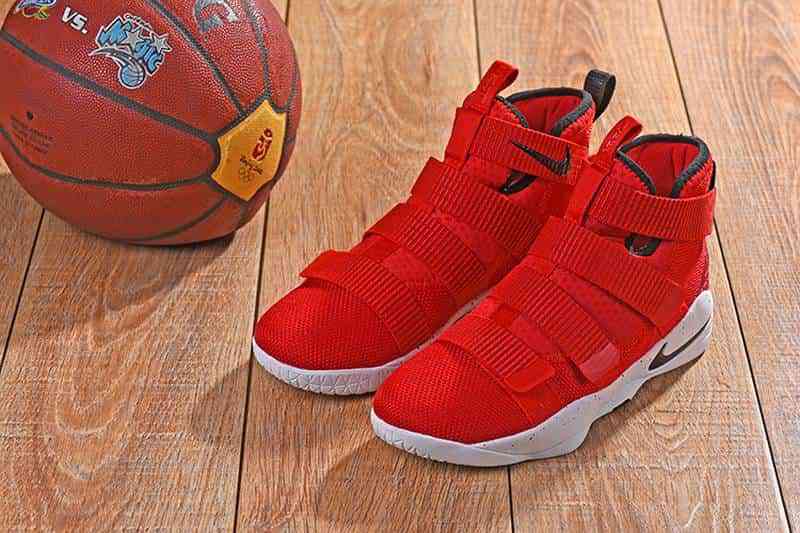 nike mens lebron,03 04 topps lebron james,basquette nike lebron james